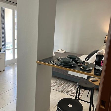 Living Near Acropolis By Sylvia Staikou At Nikis Str Appartement Athene Buitenkant foto